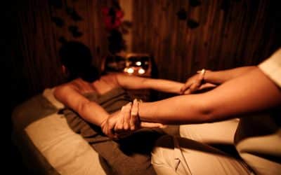 Rozdíl mezi tradiční thajskou a olejovou thajskou masáží.